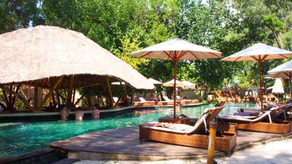 ギリ島の宿泊施設のプール