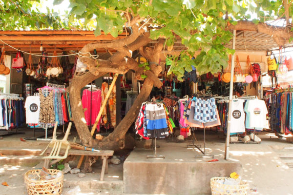 ギリ島 ショッピング